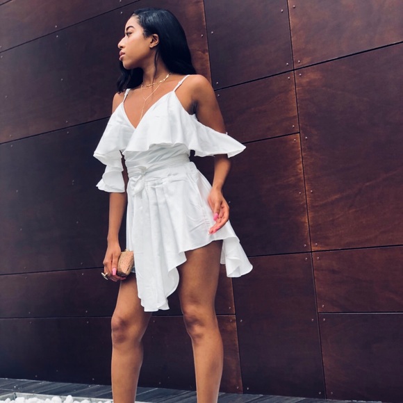 White flirty dress - Picture 2 of 5